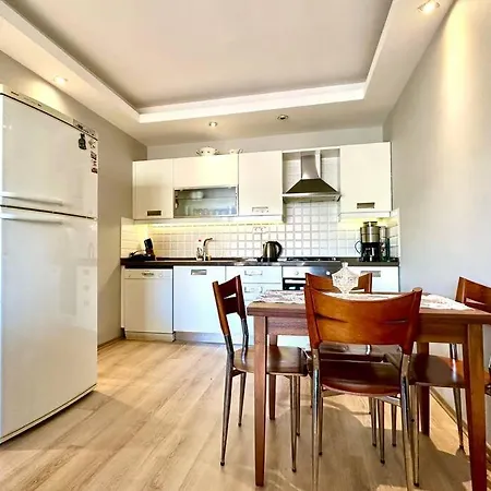 Size Ozel Havuzlu Otoparkli Ev דירה *