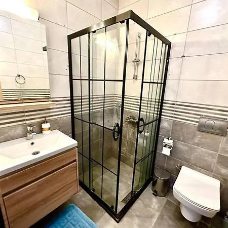 Size Ozel Havuzlu Otoparkli Ev מרמריס
