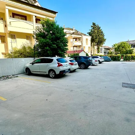 Size Ozel Havuzlu Otoparkli Ev
